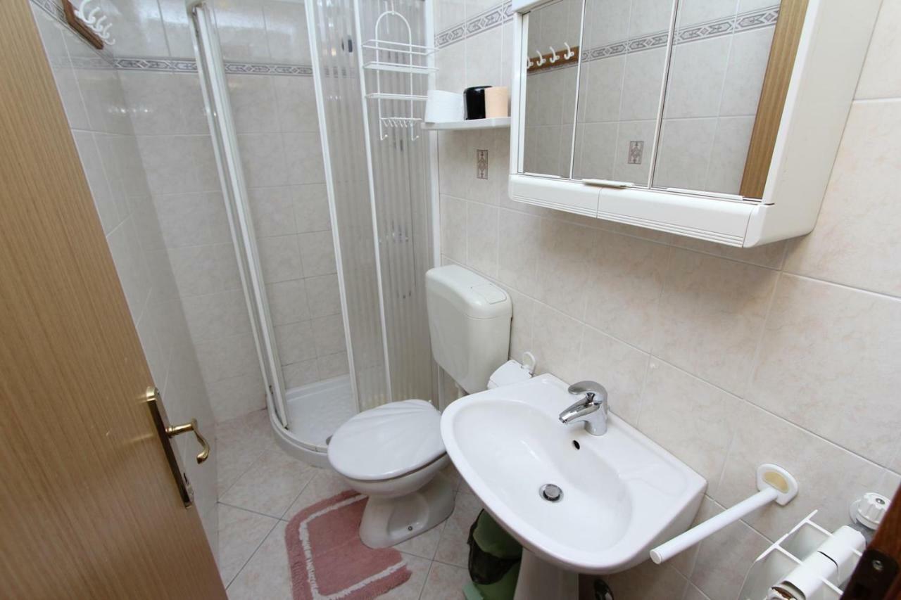 Apartments Milka ロヴィニ エクステリア 写真